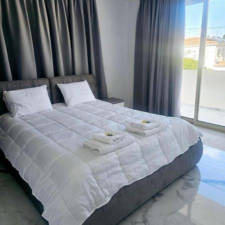 Deluxe Apartment Paphos Buitenkant foto