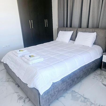 Deluxe Apartment Paphos Buitenkant foto