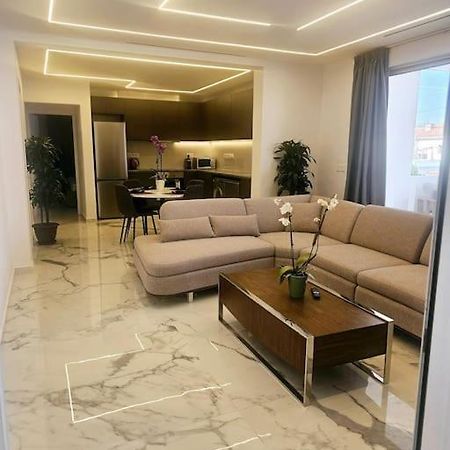 Deluxe Apartment Paphos Buitenkant foto