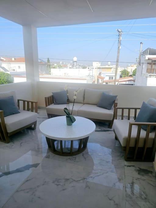 Deluxe Apartment Paphos Buitenkant foto