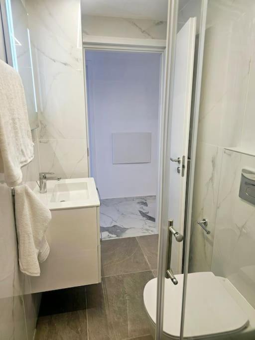 Deluxe Apartment Paphos Buitenkant foto