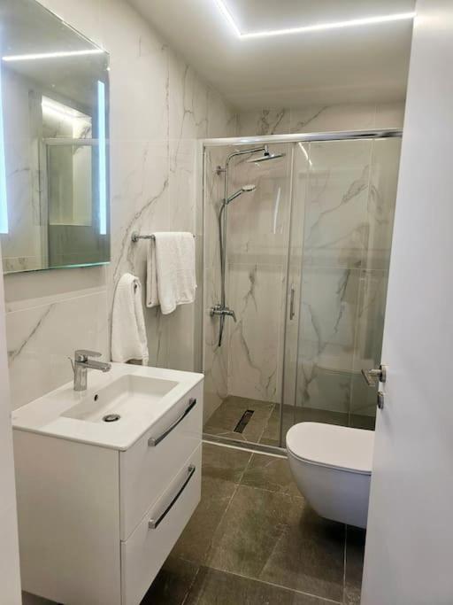 Deluxe Apartment Paphos Buitenkant foto