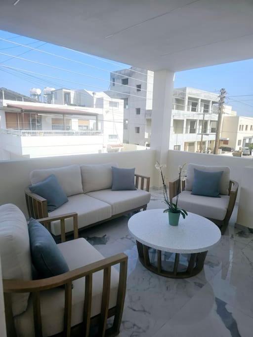 Deluxe Apartment Paphos Buitenkant foto