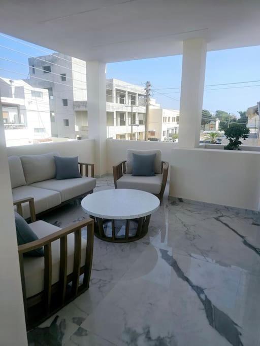 Deluxe Apartment Paphos Buitenkant foto