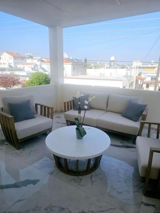 Deluxe Apartment Paphos Buitenkant foto