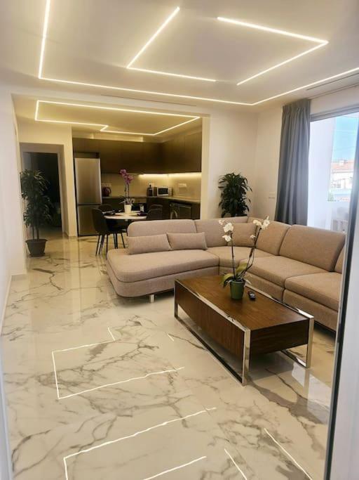 Deluxe Apartment Paphos Buitenkant foto