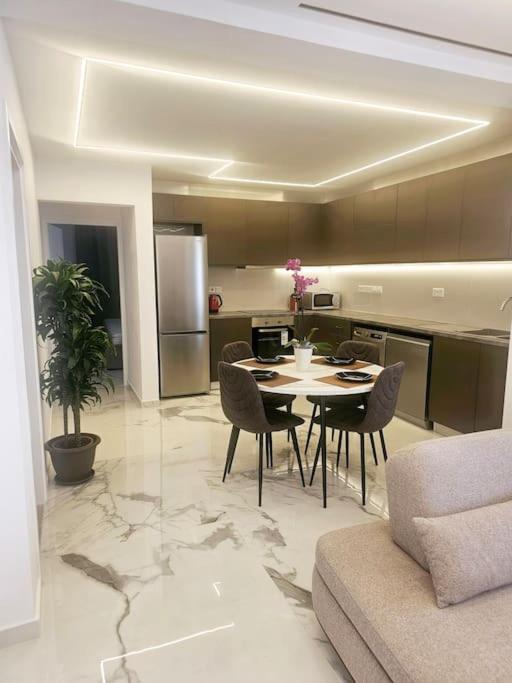 Deluxe Apartment Paphos Buitenkant foto
